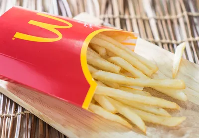 Правда ли, что в «Макдоналдсе» средняя и большая картошка фри не  отличаются? | Как Бывает | Дзен
