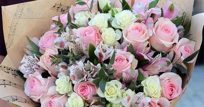Купить корзину цветов с розовыми розами и орхидеями в Хабаровске