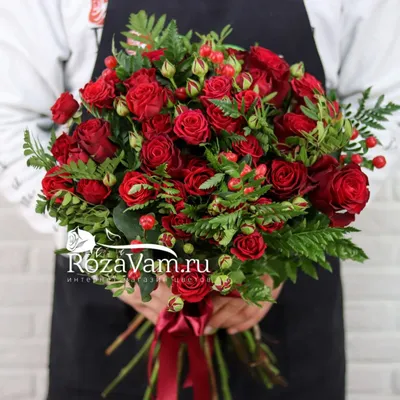 Букет из 25 Красных роз в белом оформлении купить в Краснодаре с доставкой