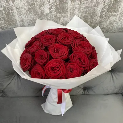 Купить Букет из 25 красных роз Премиум (70 см) с доставкой в Омске -  магазин цветов Трава
