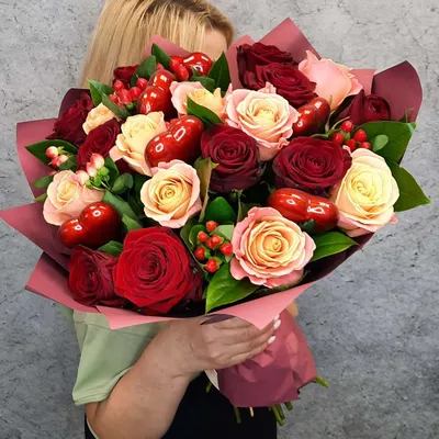 Красивый букет из 41 розы красных и белых цветов купить в Краснодаре с  доставкой