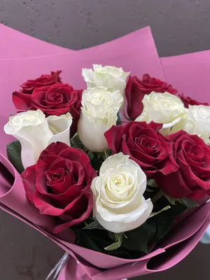 Букет 11 красных роз с бесплатной доставкой на дом из «ВкусВилл» | Москва и  вся Россия