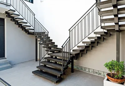 Полувинтовая лестница из металла | ООО «Классик» - Изготовление лестниц в  Нижнем Новгороде
