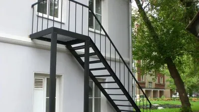 Г-образные лестницы из металла в Москве- Купить г образную лестница на  второй этаж недорого