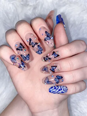 Маникюр с бабочками | Short square acrylic nails, Studded nails, Pop art  nails