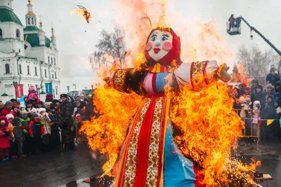 На главной площади Владивостока снова поставят столб и чучело Масленицы -  PrimaMedia.ru