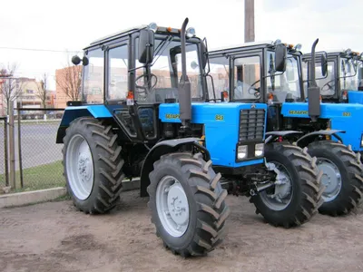 Трактор МТЗ 82.1 со щеткой в Санкт-Петербурге. Машина коммунальная  уборочная на базе Беларус цена.