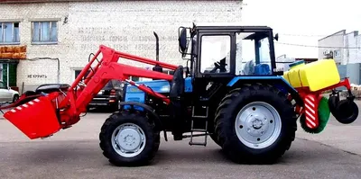 Сравнение нового трактора Беларус-82.1 красного цвета и синего МТЗ-82.1 -  YouTube