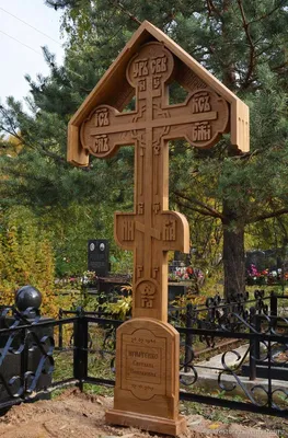 Памятник крест на могилу с голгофой из карельского гранита от производителя