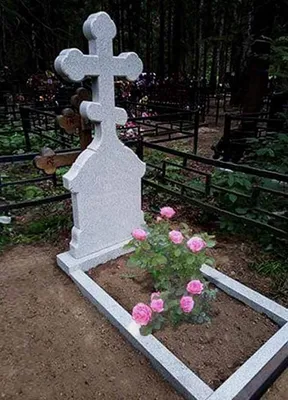 Крест №7 белый на могилу из мансуровского гранита купить в Москве