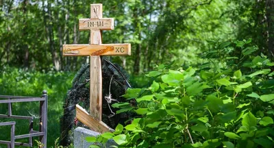 Крест фигурный №1 \"Лавр\" с табличкой, ритуальный на могилу, металлический с  порошковой краской - Альтера