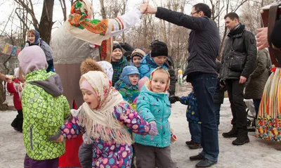 Блины, забавы и покаяние: Масленица на селе — это классика жанра