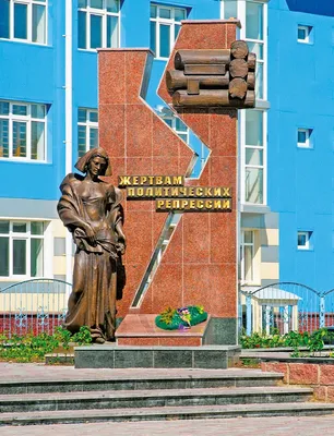 Памятник покорителям космоса (Ханты-Мансийск - Ханты-Мансийский автономный  округ - Югра)