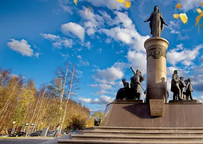 Памятник Александру Пушкину и Наталии Гончаровой, Ханты-Мансийск: лучшие  советы перед посещением - Tripadvisor