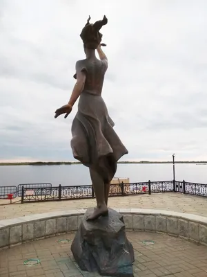 Памятник «Пушкин и Натали»