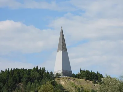 В Ханты-Мансийске установили памятник Александру Абдулову