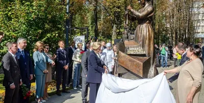 Скандал разразился в ходе установки памятника Пескову в Ростове-на-Дону