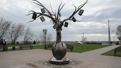 Скульптура «Древо знаний» — ТИЦ Томск