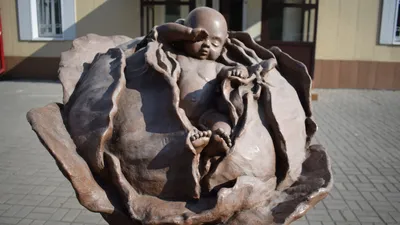 Скульптура «Младенец в капусте» — ТИЦ Томск