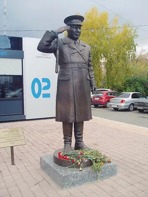 Необычный памятник Чехову в Томске