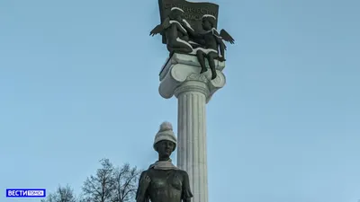 Памятник А.С. Пушкину возле Дворца бракосочетаний
