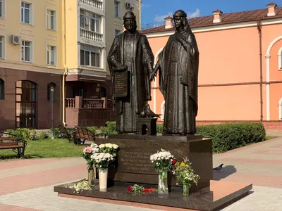 Памятник святым Петру и Февронии открыли в Томске 8 июля - KP.RU