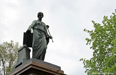 Ульяновск. Памятник Николаю Карамзину