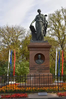Памятник Н. М. Карамзину (Ульяновск) — Википедия