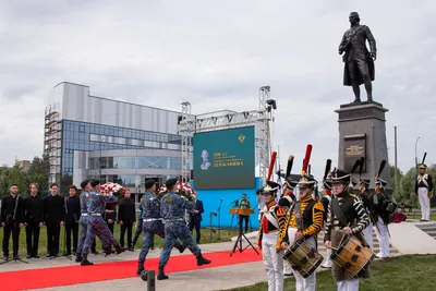 На Торговой стороне Великого Новгорода торжественно открыли памятник  Державину - Газета «Новгород»