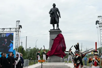 На Торговой стороне Великого Новгорода торжественно открыли памятник  Державину - Газета «Новгород»