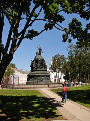 Памятник туристке в Великом Новгороде - фото, отзывы 2024, рейтинг, телефон  и адрес