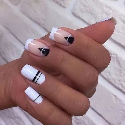 Elena Grama Nail Academy - Французский маникюр и мини дизайн. Белый френч  будет выглядеть гораздо ярче и интереснее, если один из ногтей украсить  мини дизайном. В данном случае вашу фантазию ничто не