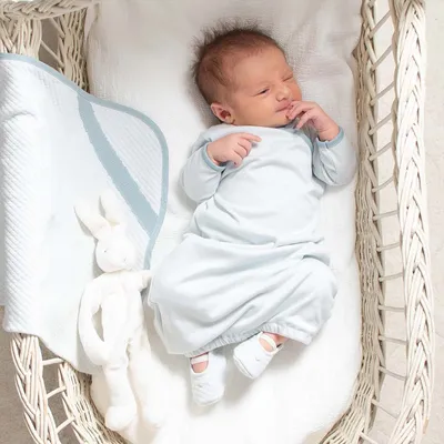 Super-Simple Newborn Poses Guaranteed To Delight New Parents