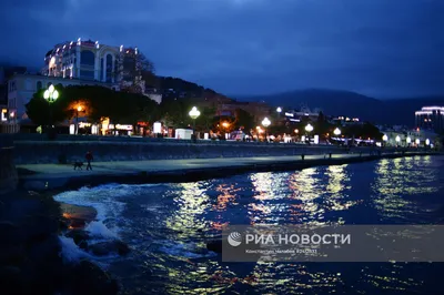 Ночная Ялта в Крыму Фото