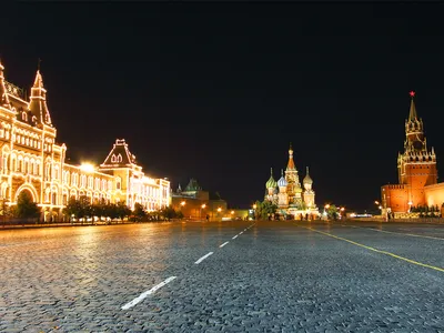 Прекрасный ночной выстрел деревьев в парке, покрытом снегом зимой в Москве,  Россия Стоковое Изображение - изображение насчитывающей город, парк:  160568337