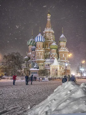 Ночной Вид На Собор Василия Блаженного В Москве Зимой Фотография, картинки,  изображения и сток-фотография без роялти. Image 70940621