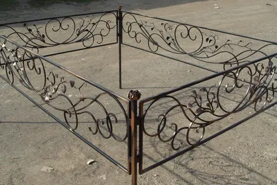 Ограда на могилу - цены в Москве | Купить ритуальные металлические оградки  на кладбище