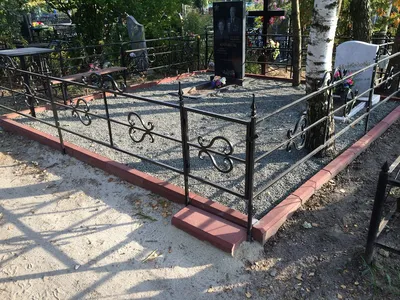 Установка ограды на кладбище от мастерской «40 дней». Изготавливаем и  устанавливаем ограды на любом кладбище по приемлемым ценам
