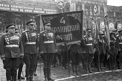 Выступать с Мавзолея должен был Сталин, а не Жуков: ФСБ обнародовала архивы  о параде Победы 1945 года