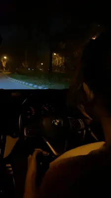 Фото парня в машине ночью фотографии
