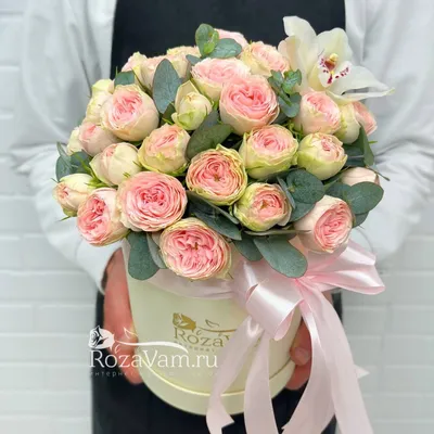 Цветы в коробке из пионовидных роз «Белые ночи» • Доставка букетов в  Санкт-Петербурге