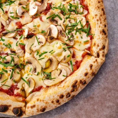 Пицца с грибами и беконом | Ledenīte Cafe