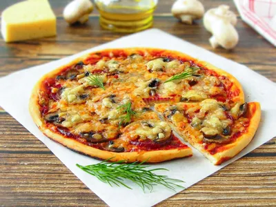 Пицца с шампиньонами колбасой и сыром в духовке рецепт фото пошагово и  видео - 1000.menu