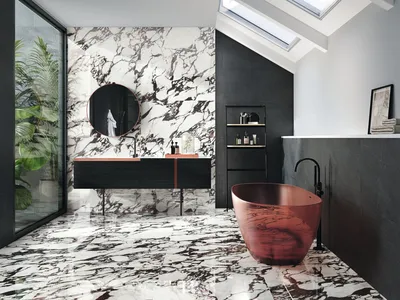 Белая плитка в ванной комнате: 60 фото в интерьере, современные идеи  оформления | Дизайн плитки в ванной, Дизайн плитки, Реконструкция ванной