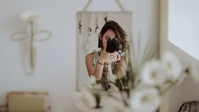 Позы для фотосессии для девушек: 100+ примеров