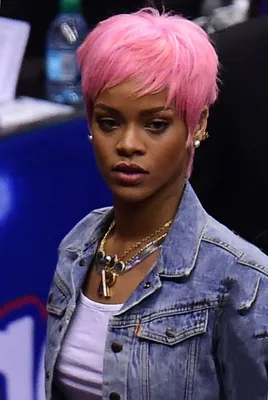 Rhianna - love this | Rihanna short hair, Short hair style photos, Rihanna  hairstyles