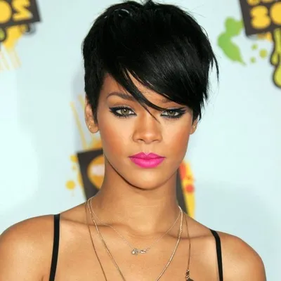 black-hair-medium-short-haircuts-rihanna-silver-necklaces-black-straps |  Rihanna short hair, Short hair styles, Hairstyle