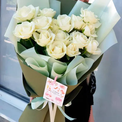 Купить букет из 51 белой розы Аваланж (Avalanche) с доставкой по Минску