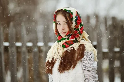 Живописная фотосессия в русском стиле зимой