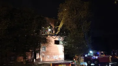 Невменяемый тольяттинец бродил по крыше дома ночью | CityTraffic